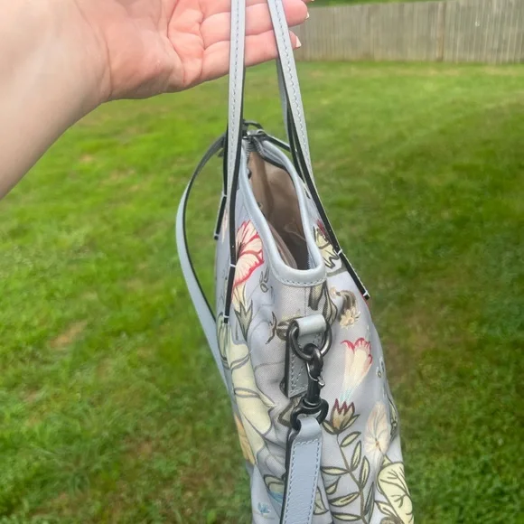 Gucci Flora Knight Shoulder Bag with Floral Design - Picture 2 of 11